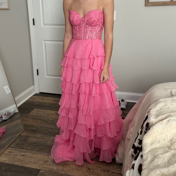 Sherri Hill Pink Ruffled Prom dress - Picture 4 of 4
